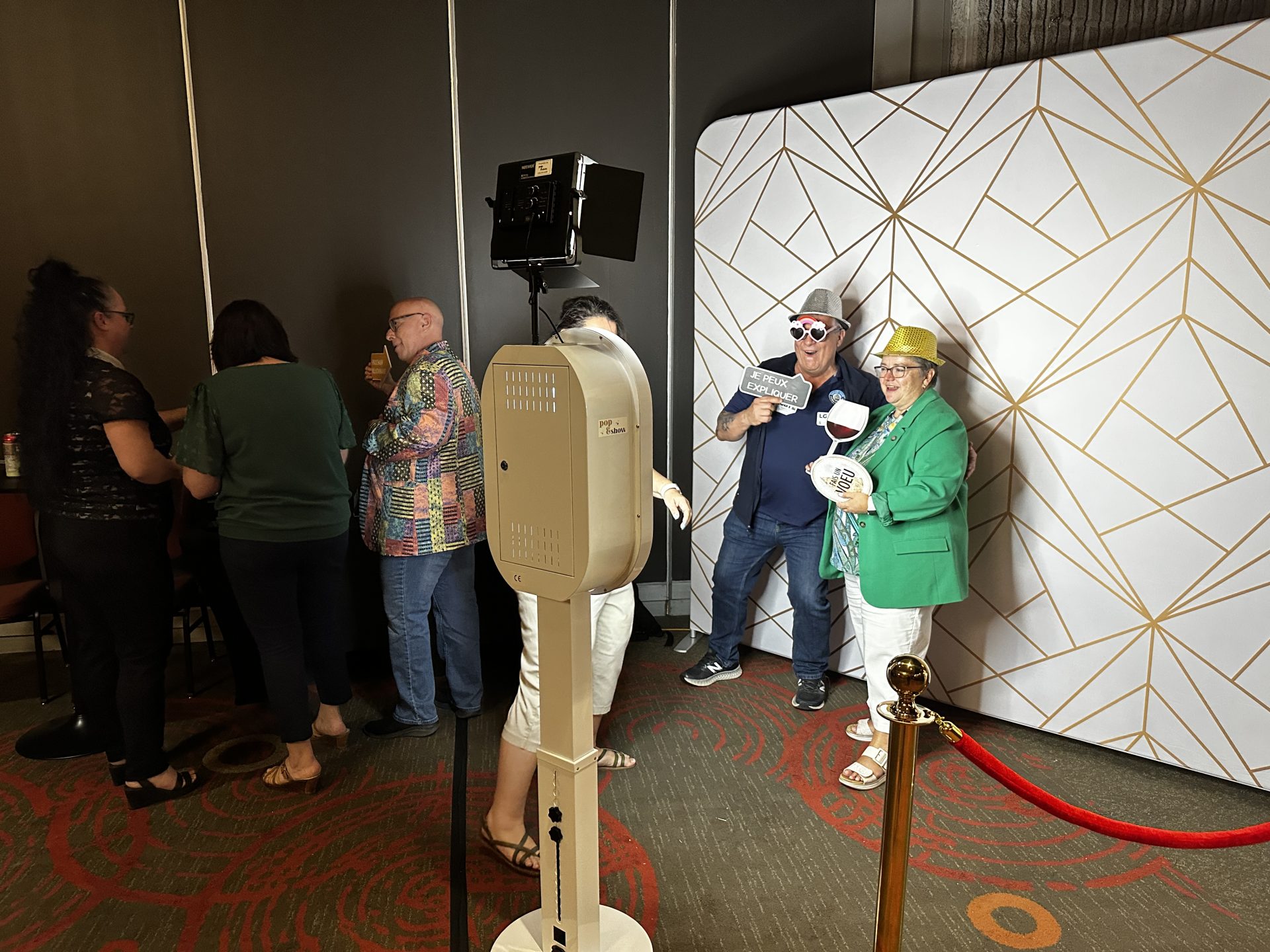 Photobooth Pop & Show lors d'un party de bureau corporatif au Saguenay