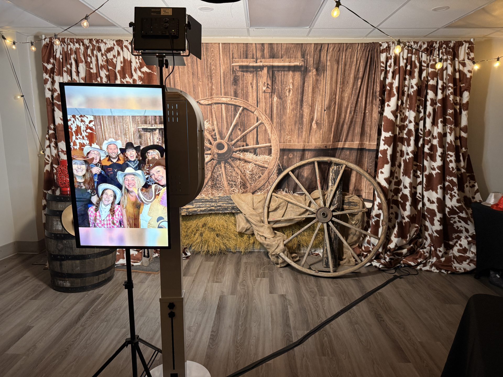 Photobooth Pop & Show lors d'un party corporatif western au Saguenay